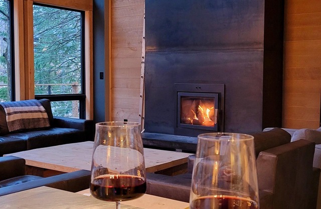 Wentworth's Glade and Trail Lodge. Ski/Bike chalet for Guests on Alpine Run