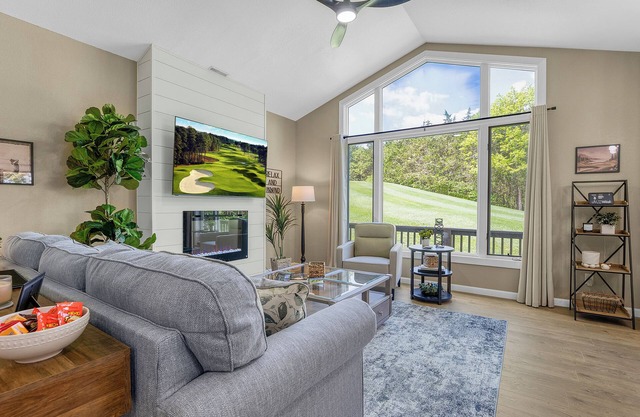 We’re #1 - Tee Box!! Charming Cottage nestled in the heart of Old Kinderhook!!