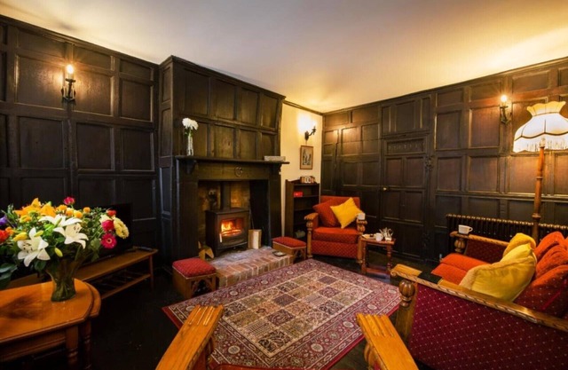 "Wesley House" Historic listed Cottage in Medieval Shrewsbury Town Centre