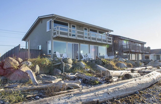 Fabulous West Beach House, Island Living at its Best!
