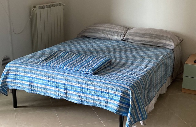 West blue shutters. IT045001C280NZNPCS