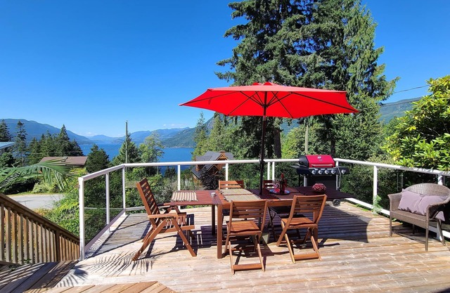 West Coast Getaway with amazing lnlet views
