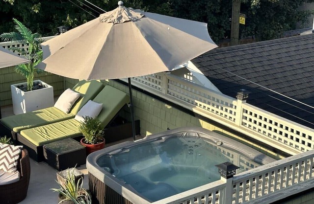 West Coast Retreat w/Hot Tub+Sauna+WFH - 2BR