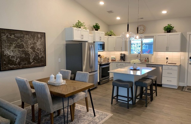 West End Beautifully Furnished 2 Bedroom Townhouse