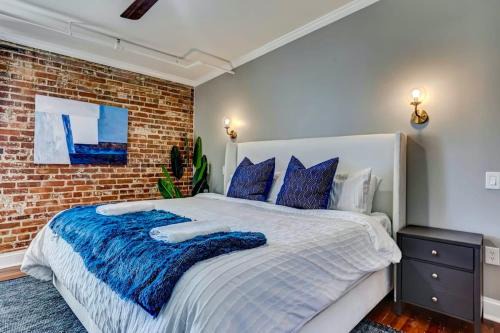 West End Loft - Downtown 5 min walk to River St