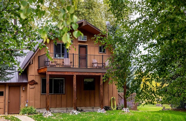 Herz Rock River Retreat
