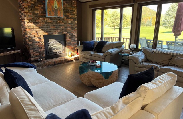 West Glacier Sleeps 4 On Golf Course W/ Golf Cart