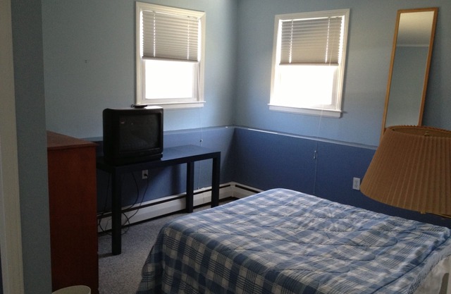 West Hartford furn. rm pvt bth. near UHART, CIGNA & dwtn Hartford all hospitals