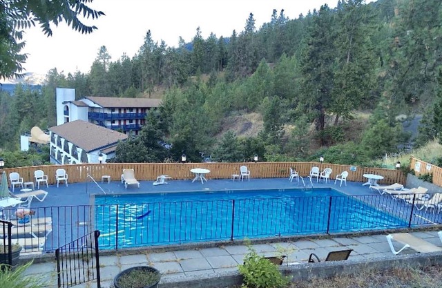 Lake Okanagan Luxury!