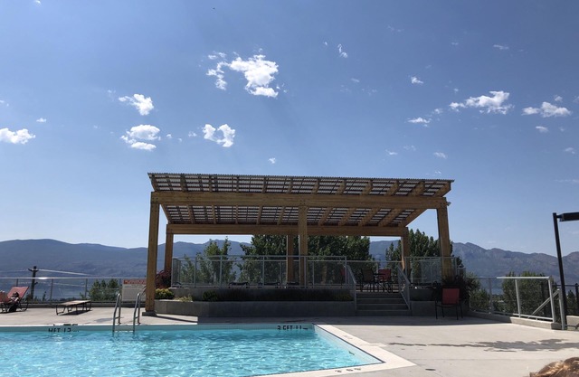 West Kelowna Oasis! Pools, Hot Tubs, & Views!
