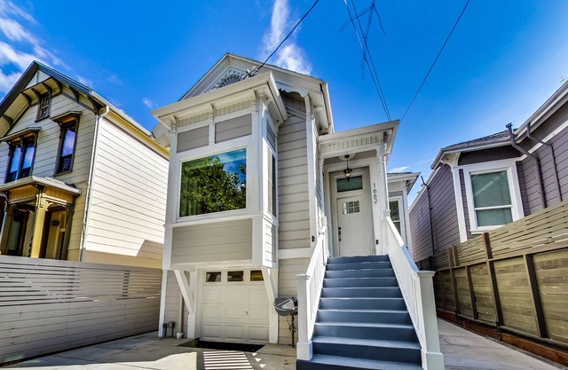 West Oakland charmer: 2br/2bath - AC & W/D