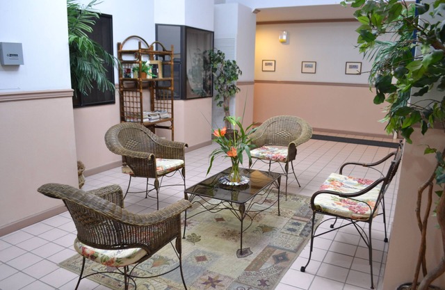 West Plaza Hotel Desekel