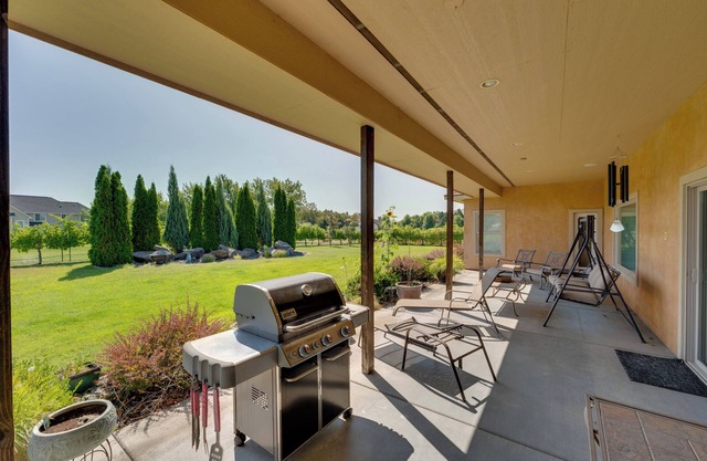 West Richland Home w/ Vineyard & Mountain Views!