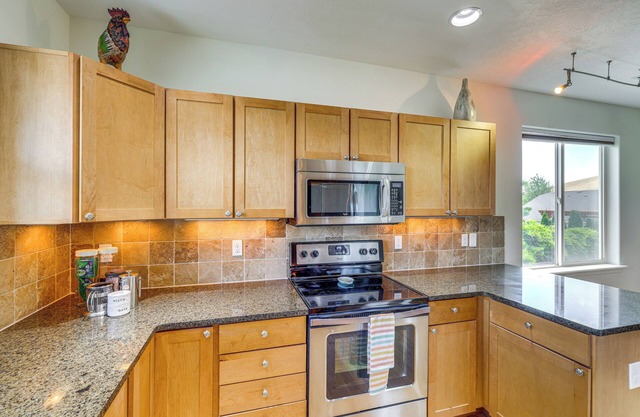 West Richland Home w/ Large Yard: Near Wineries!