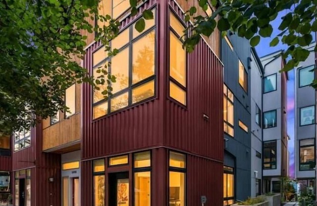 West Seattle's Modern Townhome