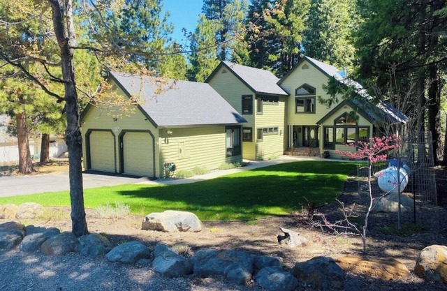 West Shore Country Club Cabin with a Golf Course View!!