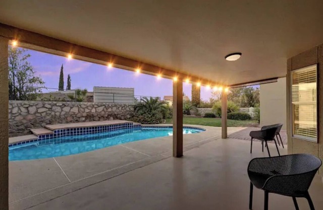 West Spanish Cottage, Heated pool, SOLANA Shops, hiking trails
