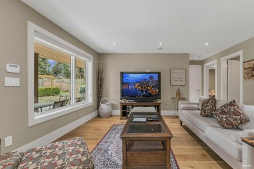 West Vancouver Cozy 2 Bedrooms Suite Garden View by Moonlight B&B