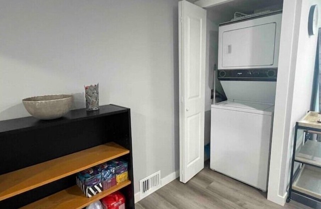 West Van Bridge View & Sea View Room Clean & Cozy 2-Bedrooms Private Acces