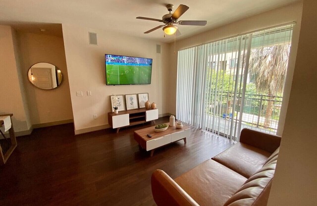 Westchase 2B2B king Fully equipped Long term