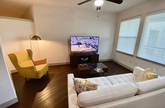 Westchase Long term Pool King Bed fully equipped