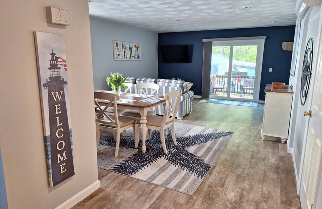 Westerly Getaway- Short drive to the beach, Walk to Downtown Shops & Restaurants