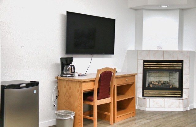 Western Budget Motel Plus Mosaic Suites