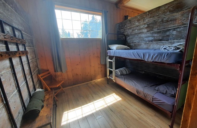 Western dormatory at Ranch Mont-Tremblant CITQ#305173 9 semi-private bedrooms