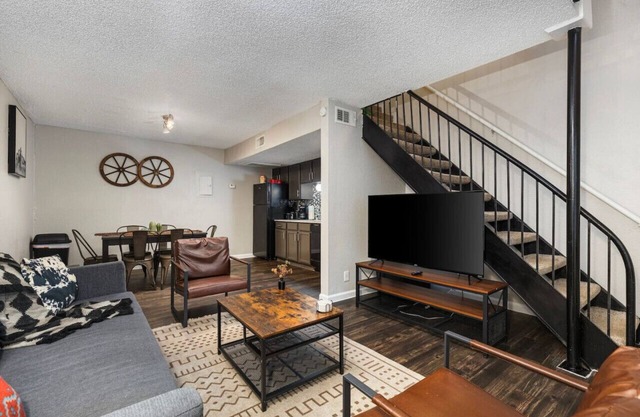 Western Modern 2 Story Loft: Pool, Gym, Biz Center