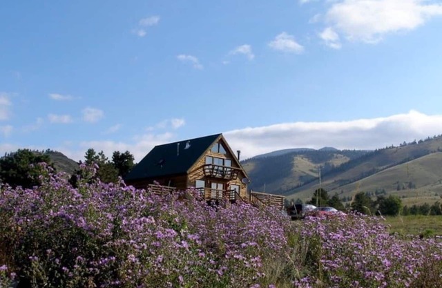 Private Ranch for Weddings, Retreats, Reunions. Two lodging units on 40 acres.