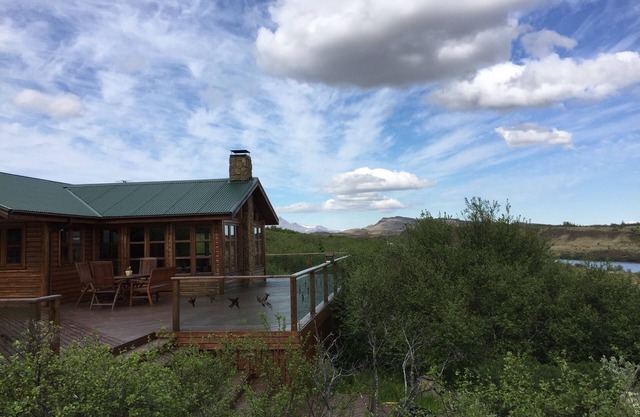 Luxuriöses Cottage am Fluss mit Whirlpool und Sauna in Westisland