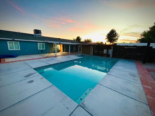 Western style pool home, 4 bedroom and large yard