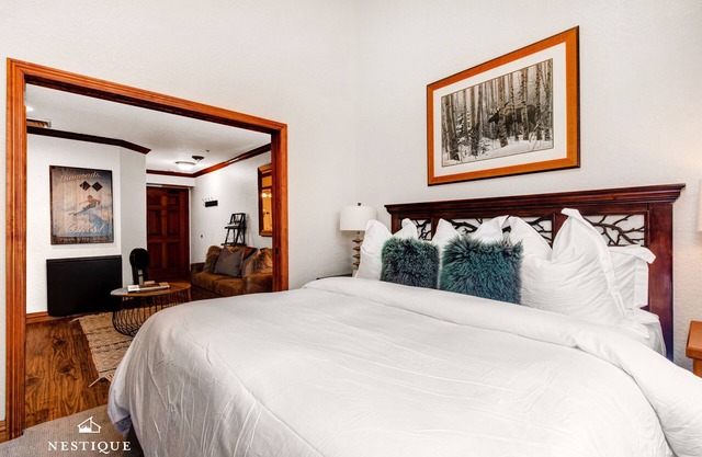 Westgate | Ski-In/Ski-Out Deluxe Mountain Suite at Canyons Village | A Nestique Property