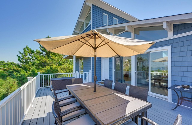 NEU! Westhampton Beach Home w / Deck + Meerblick!