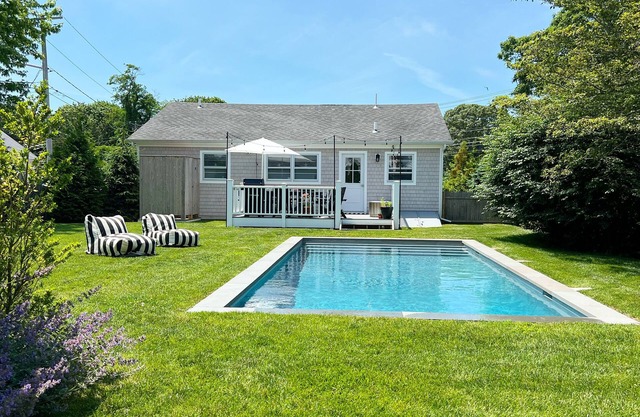 Westhampton Beach cottage 1.6 miles to Rogers Beach