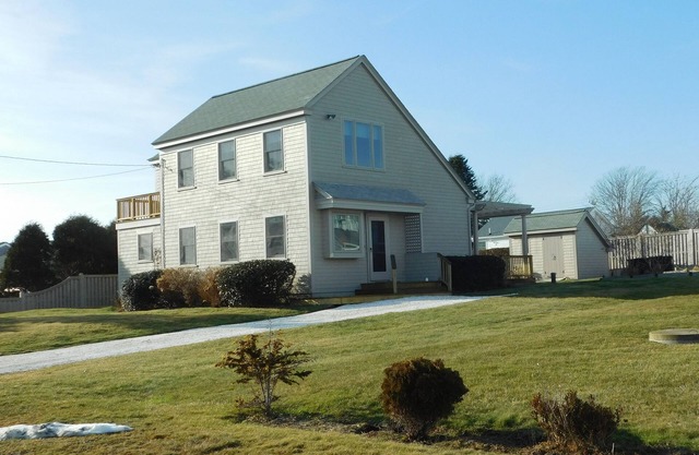 Westport Beach Cottage. Walk to the Beach.