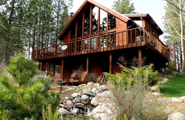 Westside 4-bdrm cabin between Hamilton & Victor with WiFi, AC. Enjoy your stay