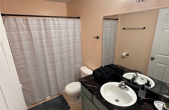 Westside Blues -- Spacious 2 Bedroom, 2 Bathroom Condo