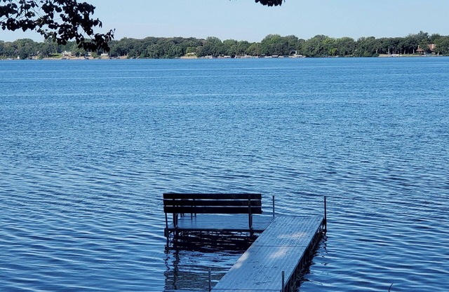 Westview Getaway: charming 4-bedroom lakeside cabin, 90 min. west of Twin Cities
