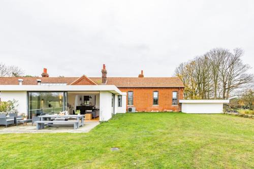 Westward Skies - Luxurious Modern Countryside Retreat
