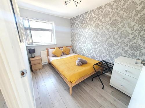 Wetherne House, Beautiful Home, Parking Garden WiFi Self Check-in