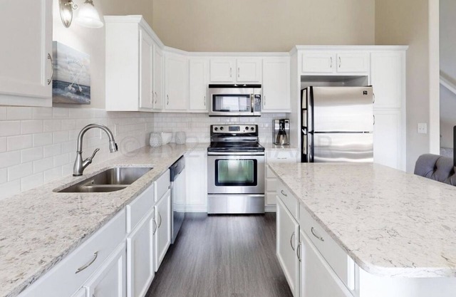 WF10 NEW listing: Close to EVERYTHING and cute!!