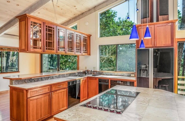 Whale Watch, Golf, Carmel Bch, Aquarium. Amazing Dlx Pble Bch 4/3 HOUSE. Slps 8.