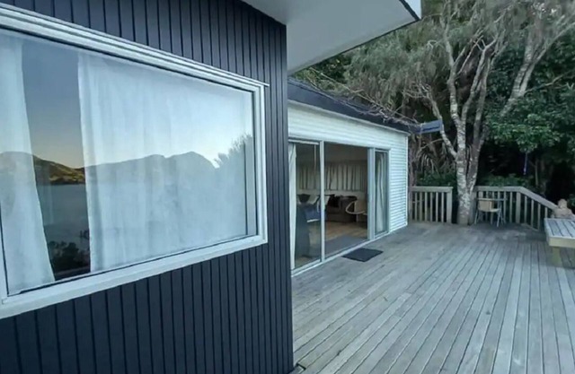 Whare Rawhiti ~ Port Charles - Spectacular views