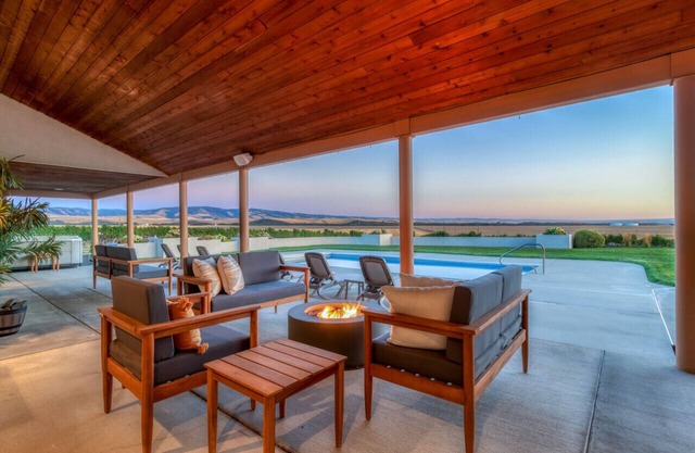 Wheat Ridge Vineyard Estate