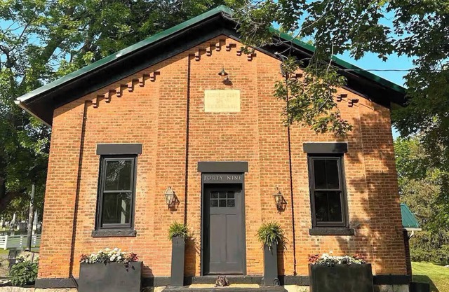 Wheatland Schoolhouse no.7 - Unique 2 bed, 2 bath Country Living