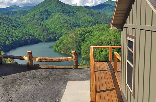 Adlernest - mit Blick auf den Fontana-See und den Great Smoky Mountains Ntl Park
