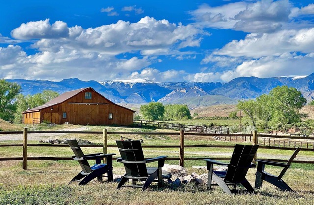 Wheels Up Cottage at Ever Sky Ranch, THE VIEWS!