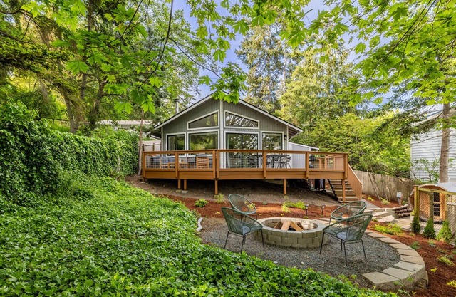 Whidbey Island A-Frame 2BR | Beach Access | Sauna
