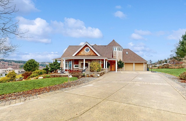 Whidbey Island Estate - Puget Sound views - Peloton, game room, & home office